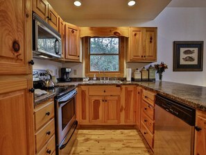 Fridge, microwave, oven, stovetop - Riverview Hideaway - Riverviews, Hot Tub - (Ellijay)