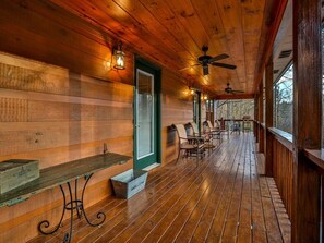 Terrace/patio - Riverview Hideaway by Mountain Oasis | Dog-Friendly Riverview Cabin in Coosawattee (Ellijay)