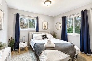 4 bedrooms, desk, iron/ironing board, WiFi - Gorgeous Four Bedroom Secluded Getaway (Brighton)