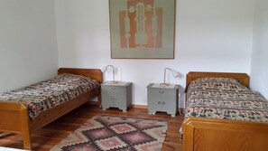 4 多间卧室、熨斗/熨衣板、免费 WiFi、床单