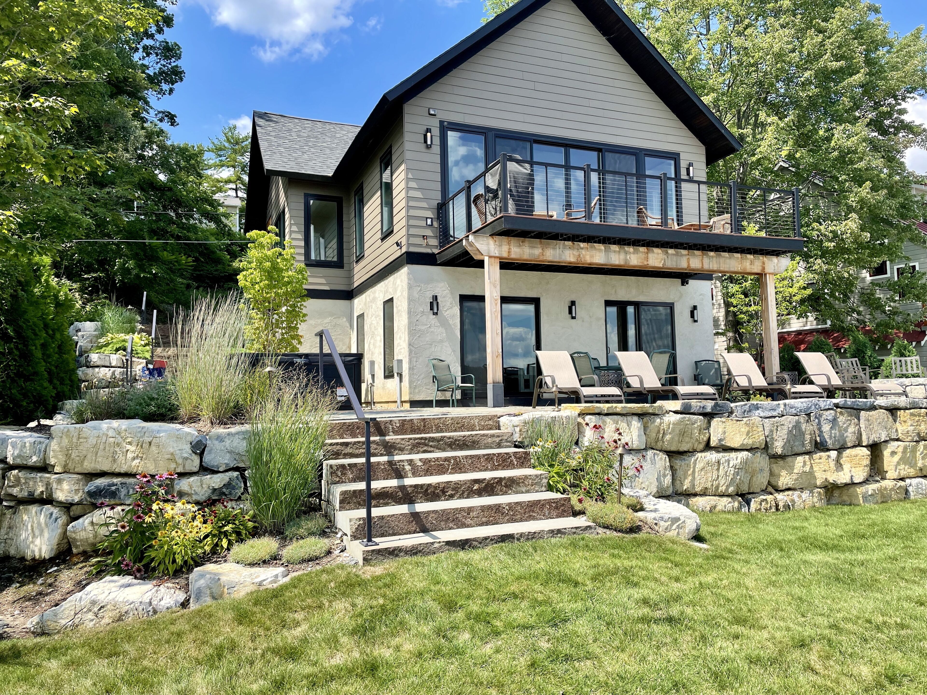 You deserve it! Lakefront haven, 4BR, private dock/spa/patio/deck. Near track.