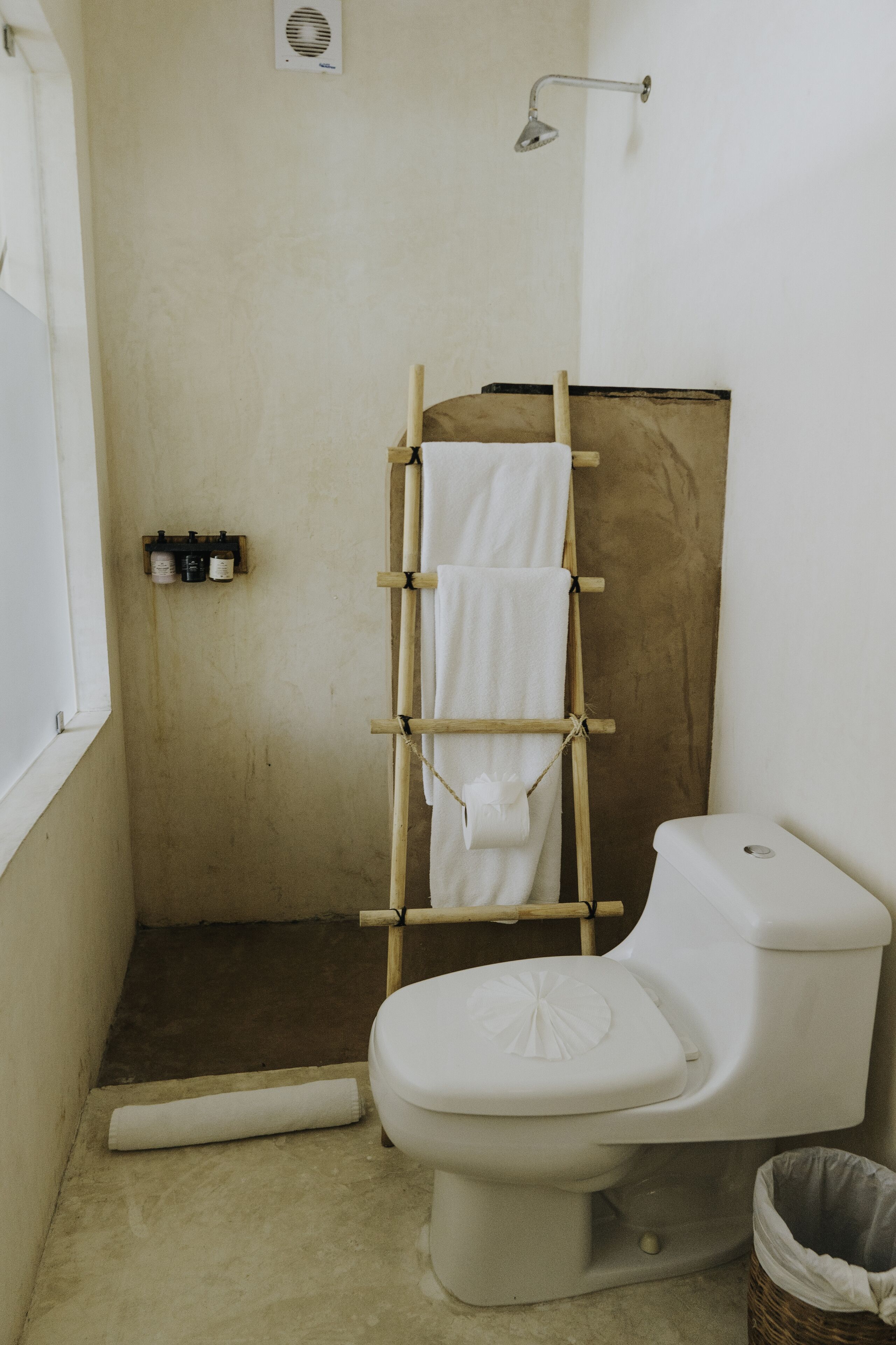 standard room | bathroom | shower