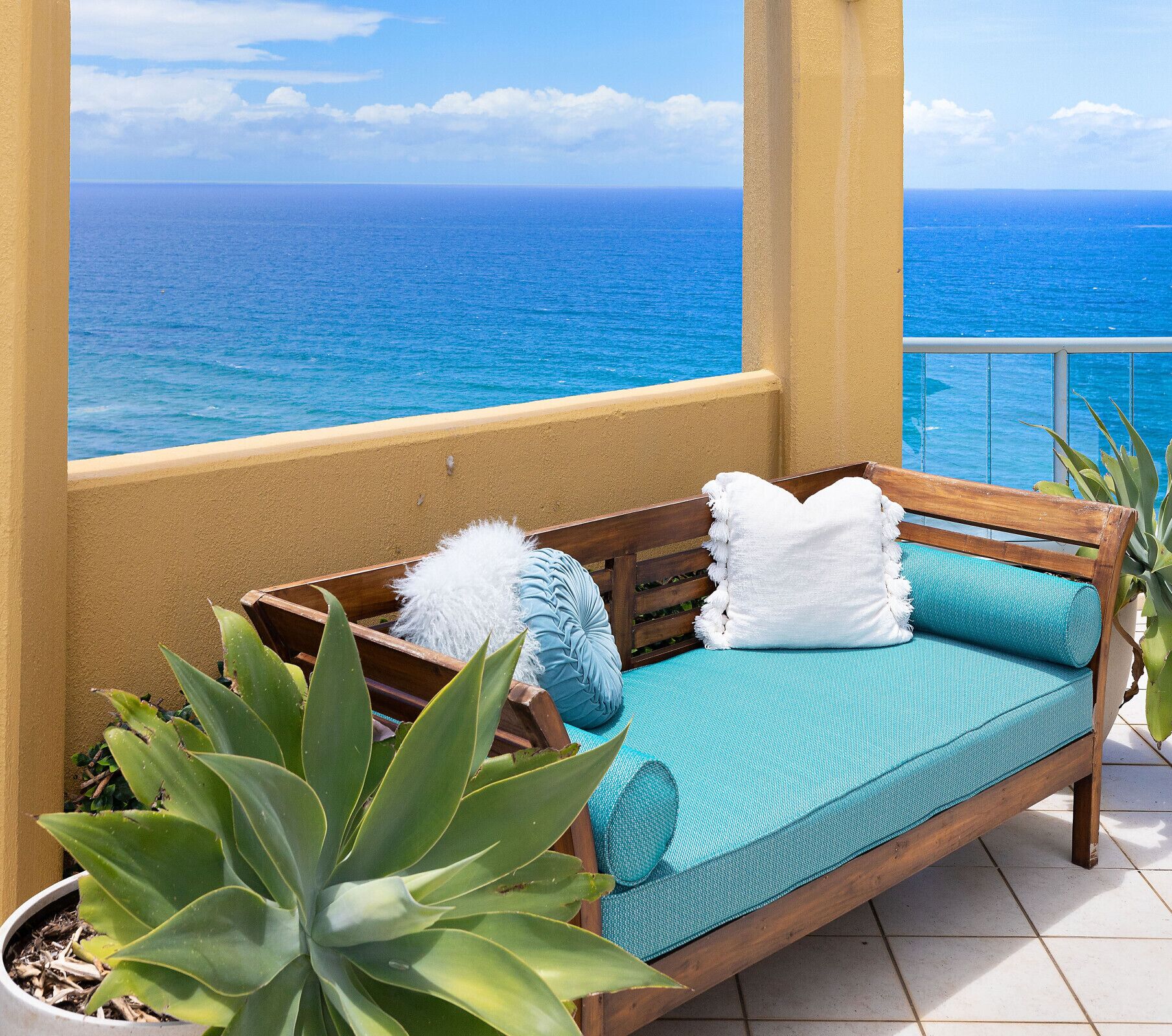 Resort style 3br 2.5 bath w/huge entertainers balcony — image 21