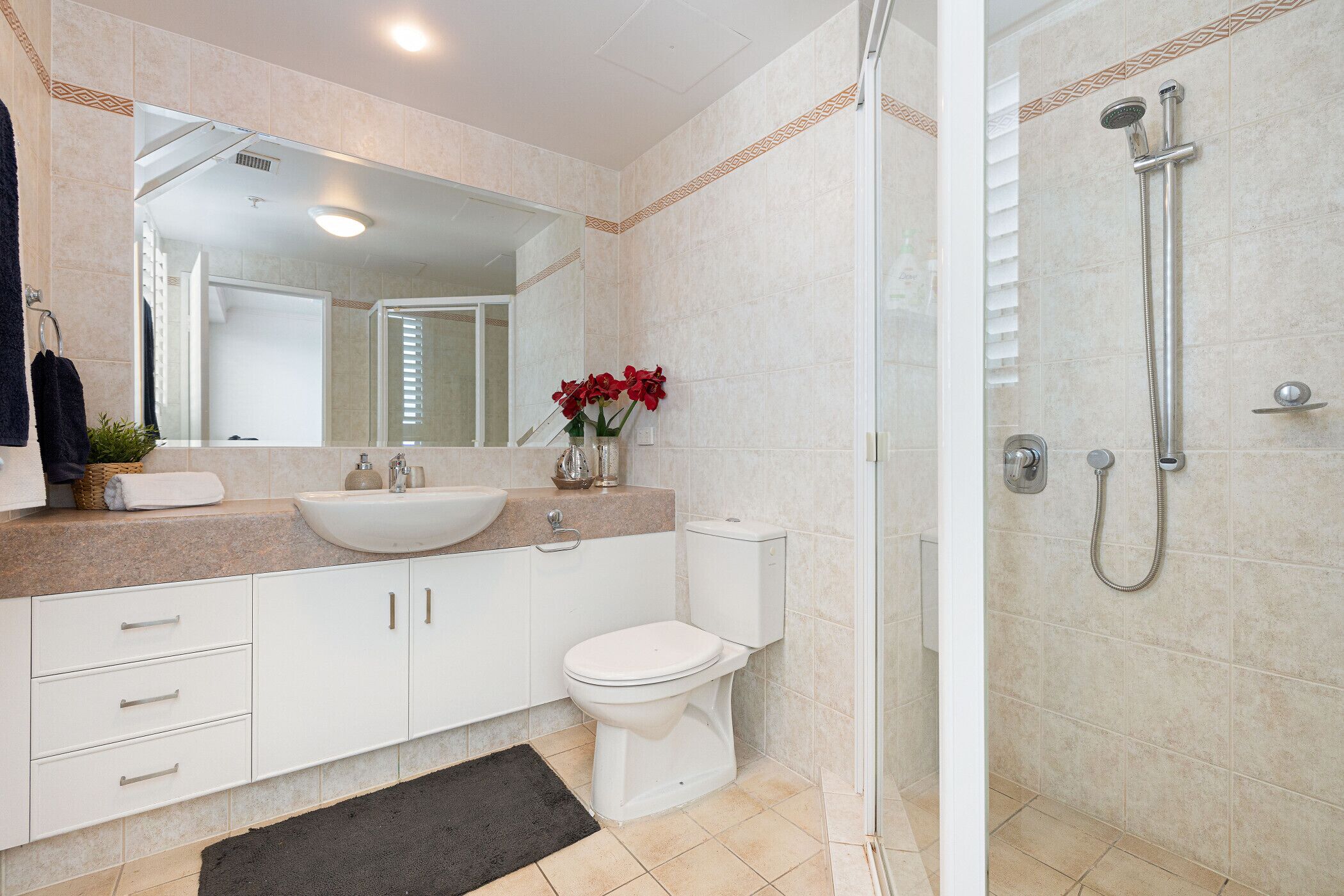 Resort style 3br 2.5 bath w/huge entertainers balcony — image 20