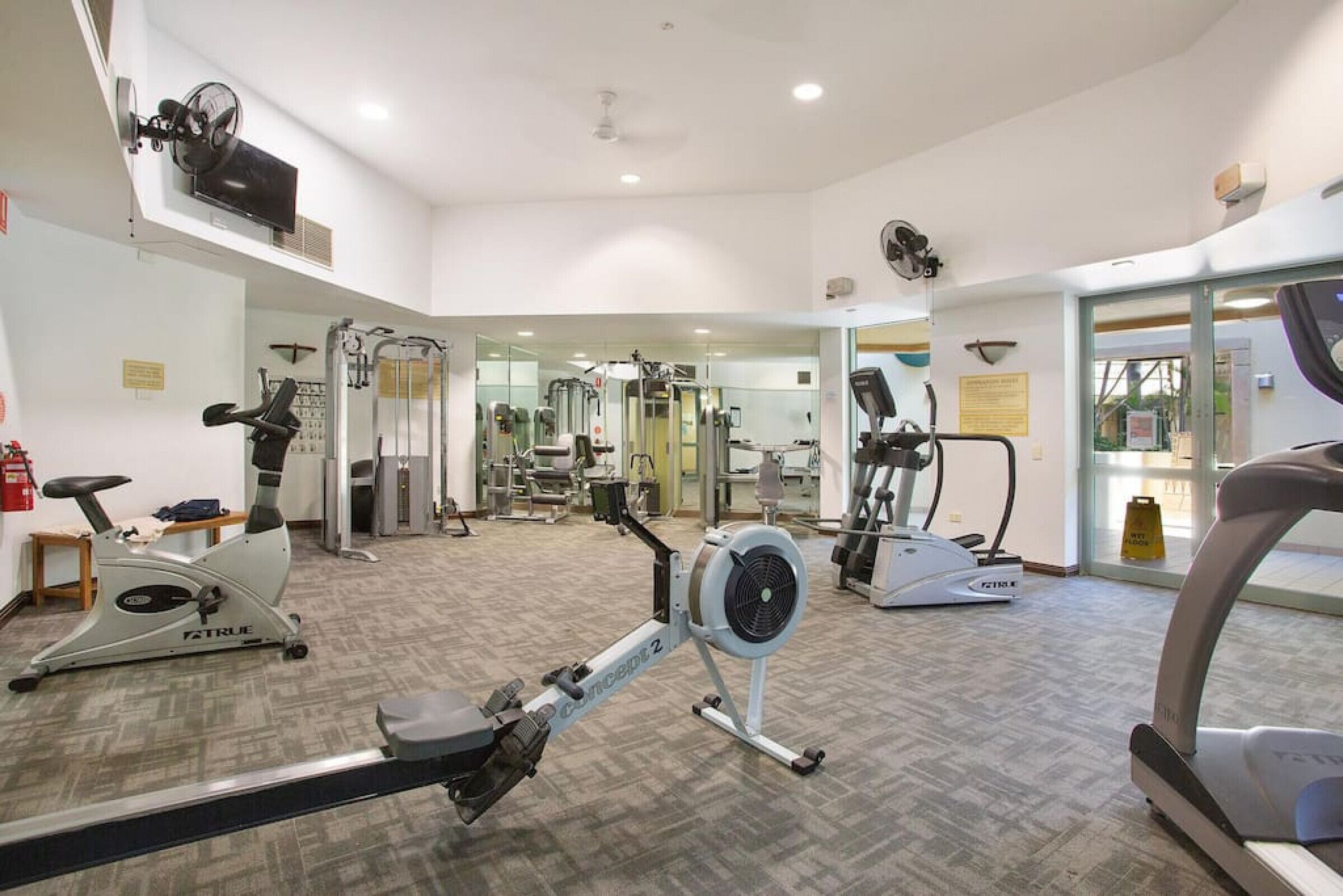 Resort style 3br 2.5 bath w/huge entertainers balcony — image 25