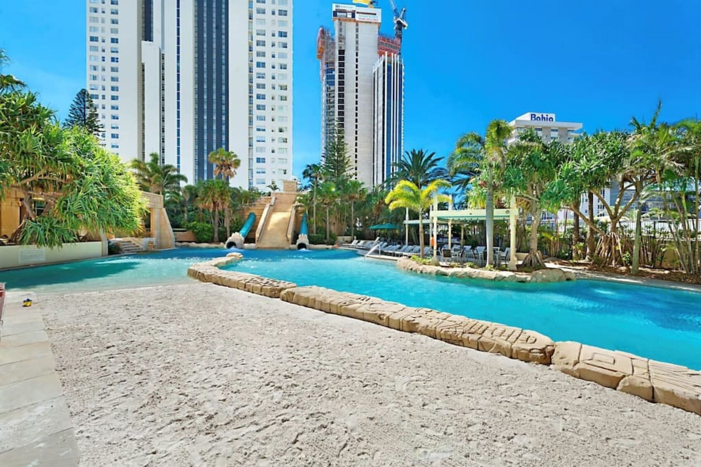 Resort style 3br 2.5 bath w/huge entertainers balcony — image 3