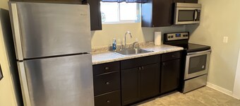 3 Bedroom, 2 Bath Just 9 Blocks from Downtown!