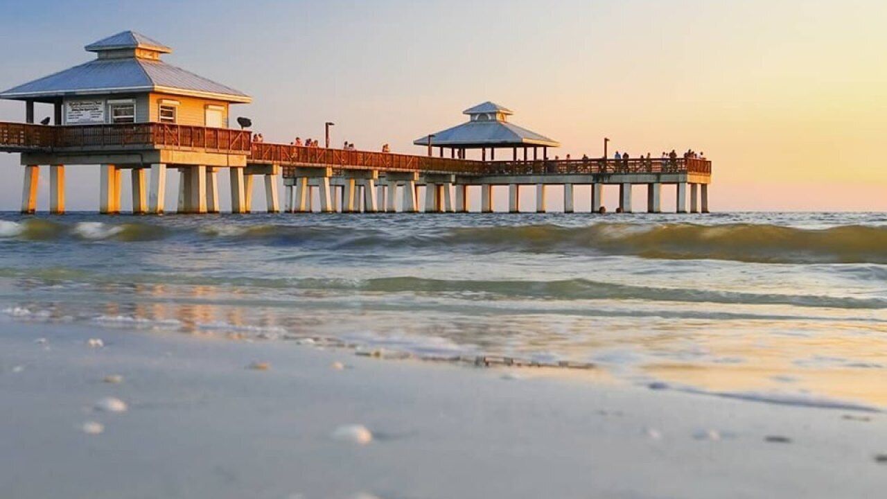 Beach nearby, sun-loungers, beach towels