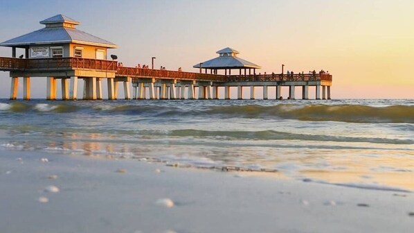 Beach nearby, sun loungers, beach towels