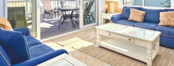 Smart TV, DVD player, stereo - The best of the best, 2BD direct Ocean Front with wide big ocean front  balcony . Relax and enjoy the ocean and the sun. (Ocean City)