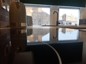 Shared kitchen - Crown Central Apartments (Aberdeen)