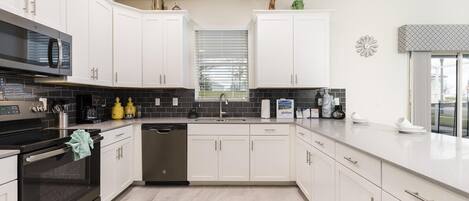 House, Multiple Beds (C9054SID - The Retreat at ChampionsGa) | Private kitchen
