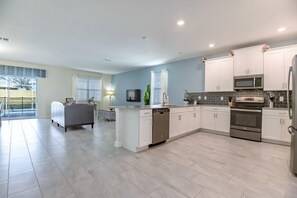 Talo, useita sänkyjä (C9052SID- The Retreat at Champions Ga) | Yksityinen keittiö