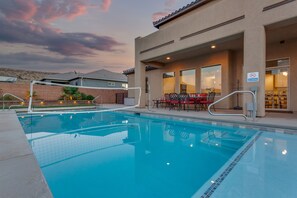 A swimming pool with a no diving sign, outdoor seating, and a view of the surrounding area. - Sand Hollow 3370 | Private Pool, Hot Tub, Ping Pong, and near Sand Hollow Reservoir (Hurricane)