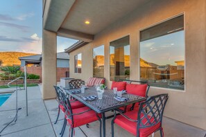 Outdoor dining - Sand Hollow 3370 | Private Pool, Hot Tub, Ping Pong, and near Sand Hollow Reservoir (Hurricane)