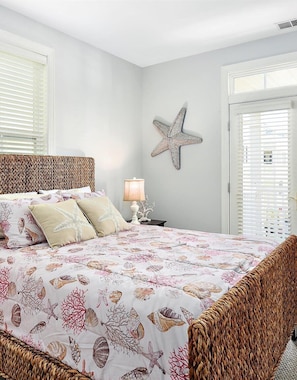 6 bedrooms, WiFi, bed sheets