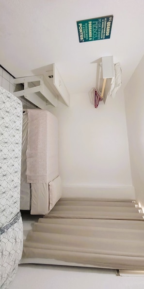 2 bedrooms, desk, free WiFi, bed sheets