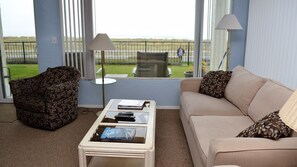 Apartment, Multiple Beds (ssbc #102) | Living room