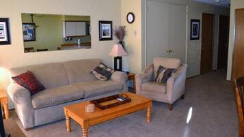 Condo, Multiple Beds (ssbc #103) | Living room | Fireplace