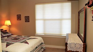 Apartment, Mehrere Betten (1000 N Holladay #207) | 2 Schlafzimmer, kostenloses WLAN