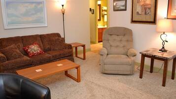 Apartment, Multiple Beds (320 Necanicum #10) | Living room | Fireplace