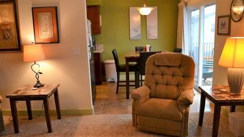 Apartment, Multiple Beds (320 Necanicum #10) | Living room | Fireplace