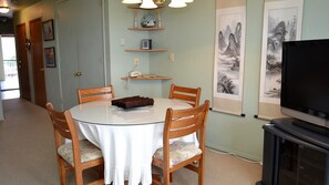 Apartment, Multiple Beds (ssbc #404) | Private kitchen | Spices, paper towels - Ssbc #404 (Seaside)