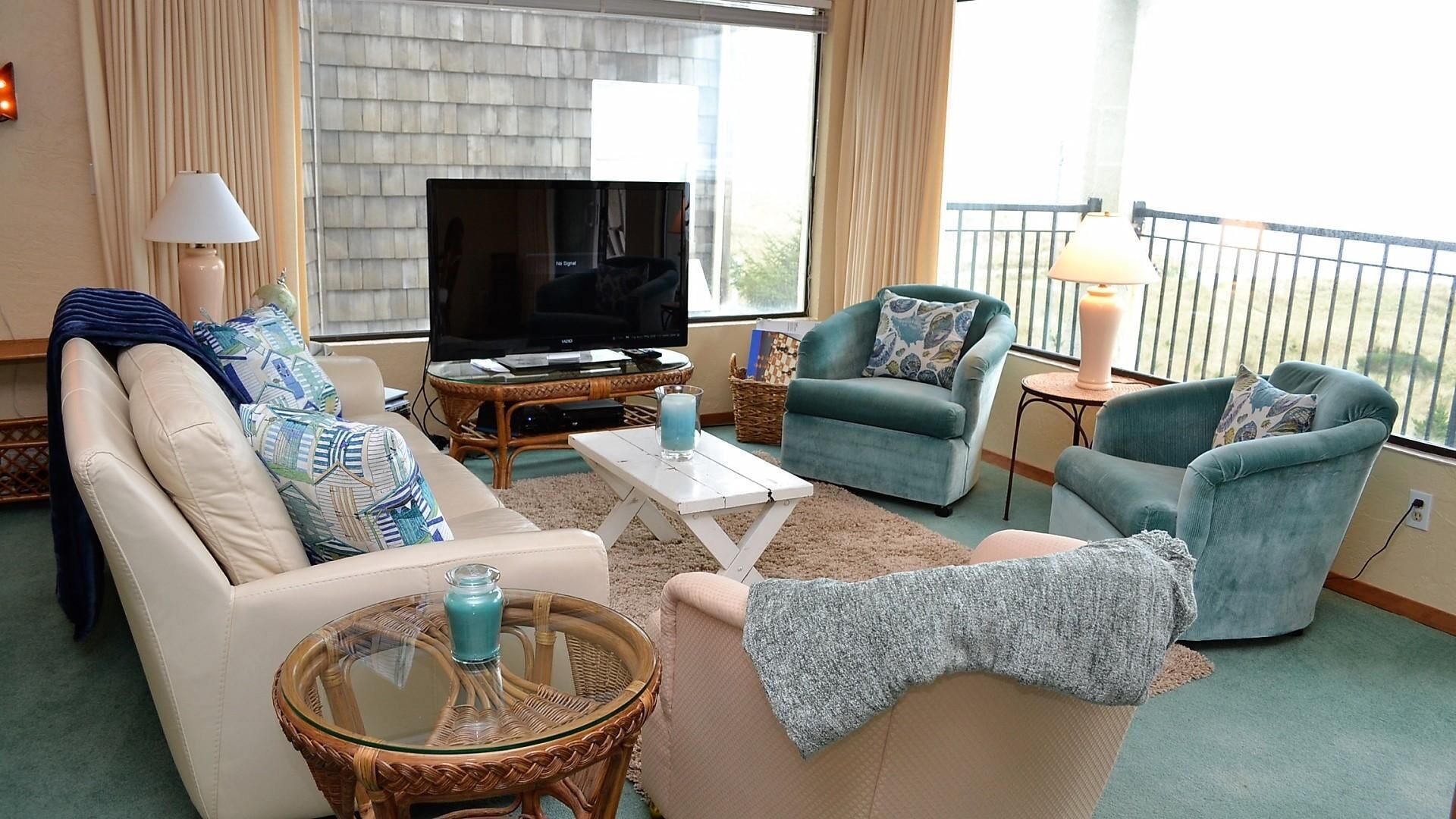 Apartment, Multiple Beds (ssbc #308) | Living room | Fireplace