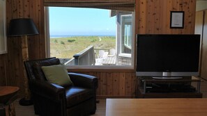 Hus, flere senger (1303 N Prom) | Oppholdsrom | Peis