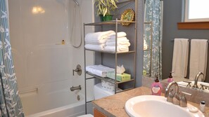 Lägenhet - flera sängar (320 Necanicum #11) | Badrum | Schampo och toalettpapper