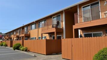 Apartment, Multiple Beds (320 Necanicum #11) | Exterior