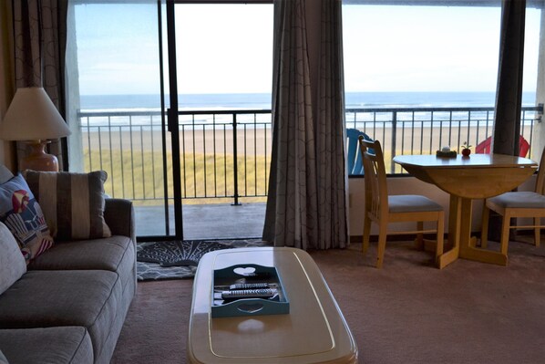 Apartment, Multiple Beds (ssbc #402) | Living room | Fireplace - Ssbc #402 (Seaside)