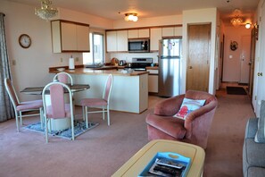 Apartment, Multiple Beds (ssbc #402) | Private kitchen | Spices, paper towels - Ssbc #402 (Seaside)