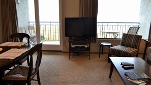 Apartment, Multiple Beds (ssbc #406) | Living room