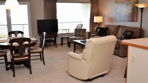 Apartment, Multiple Beds (ssbc #406) | Living room | Fireplace - Ssbc #406 (Seaside)