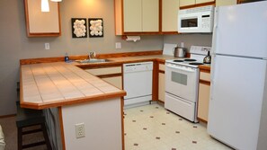 Apartment, Multiple Beds (ssbc #406) | Private kitchen | Spices, paper towels - Ssbc #406 (Seaside)