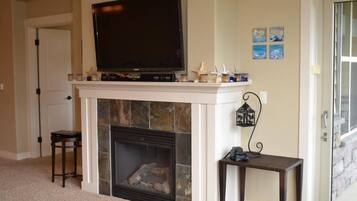 Apartment, Berbilang Katil (1000 N Holladay #104) | Ruang tamu | Pendiangan