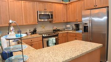 Apartment, Berbilang Katil (1000 N Holladay #104) | Dapur peribadi | Rempah, tisu