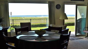 Apartment, Multiple Beds (ssbc #107) | Private kitchen | Spices, paper towels