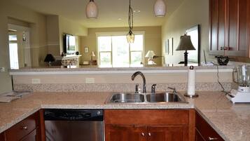 Apartment, Multiple Beds (1000 N Holladay #201) | Private kitchen | Spices, paper towels