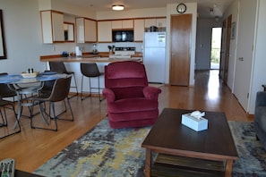 Apartment, Multiple Beds (ssbc #306) | Living room | Fireplace - Ssbc #306 (Seaside)
