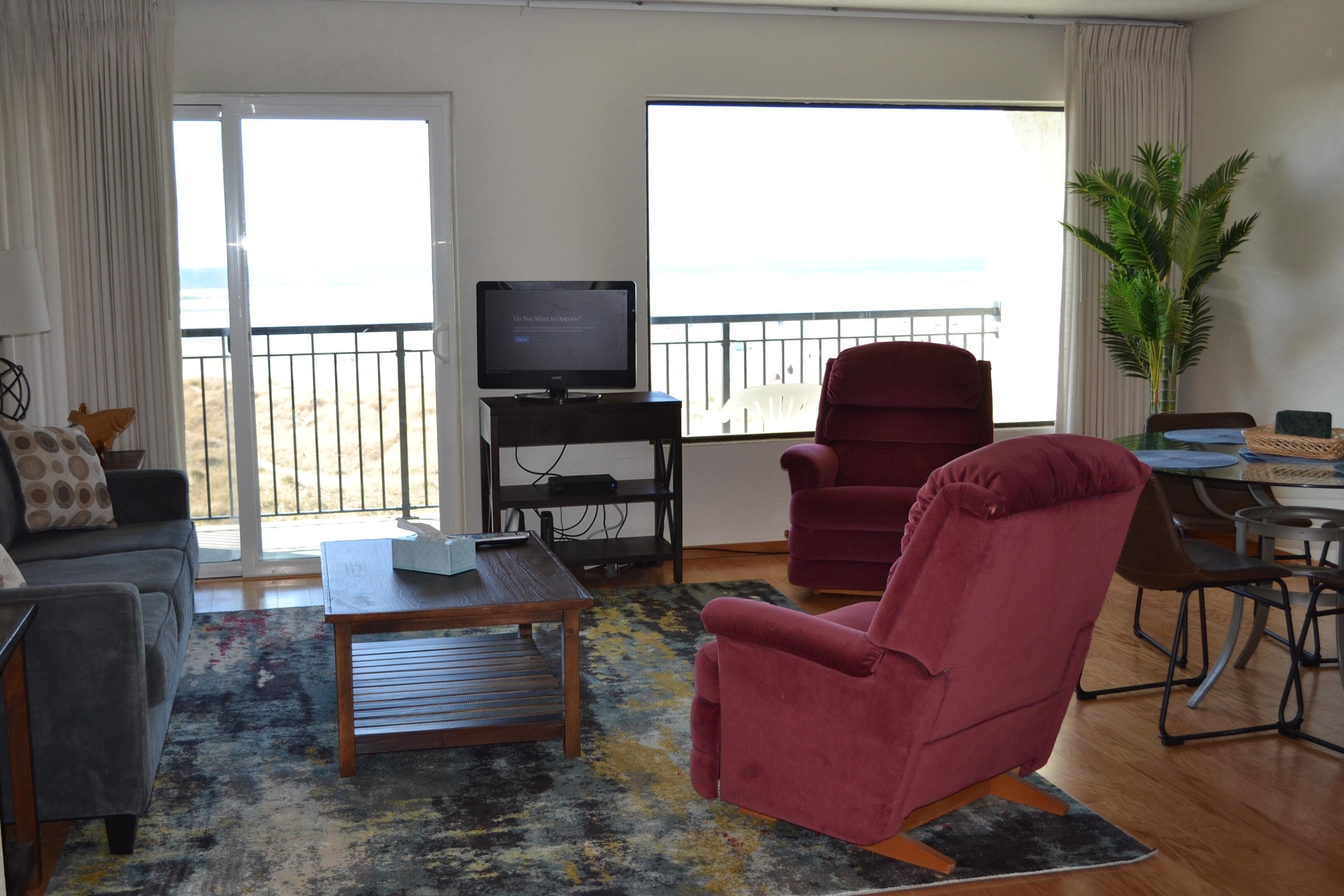 Apartment, Multiple Beds (ssbc #306) | Living room | Fireplace