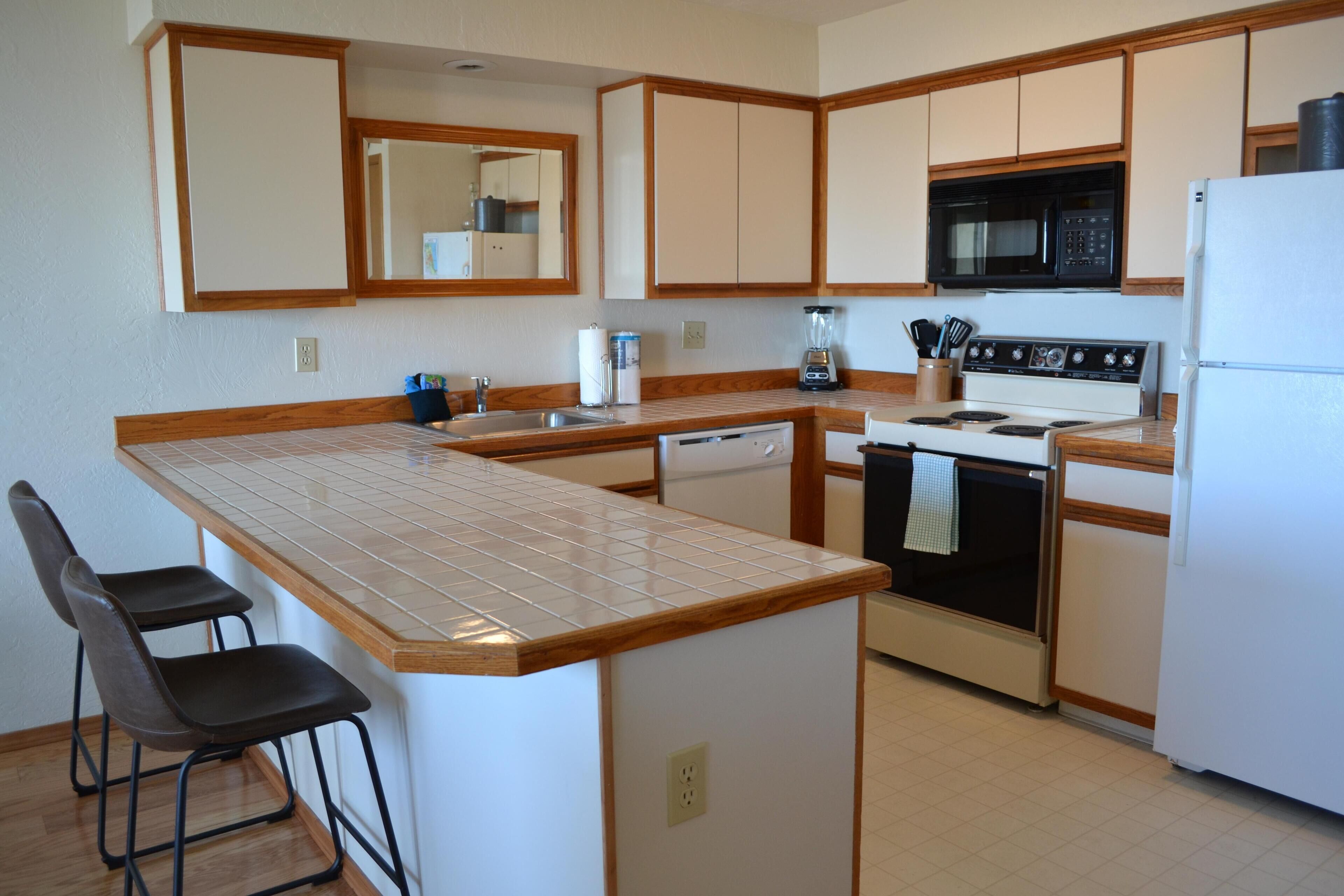 Apartment, Multiple Beds (ssbc #306) | Private kitchen | Spices, paper towels