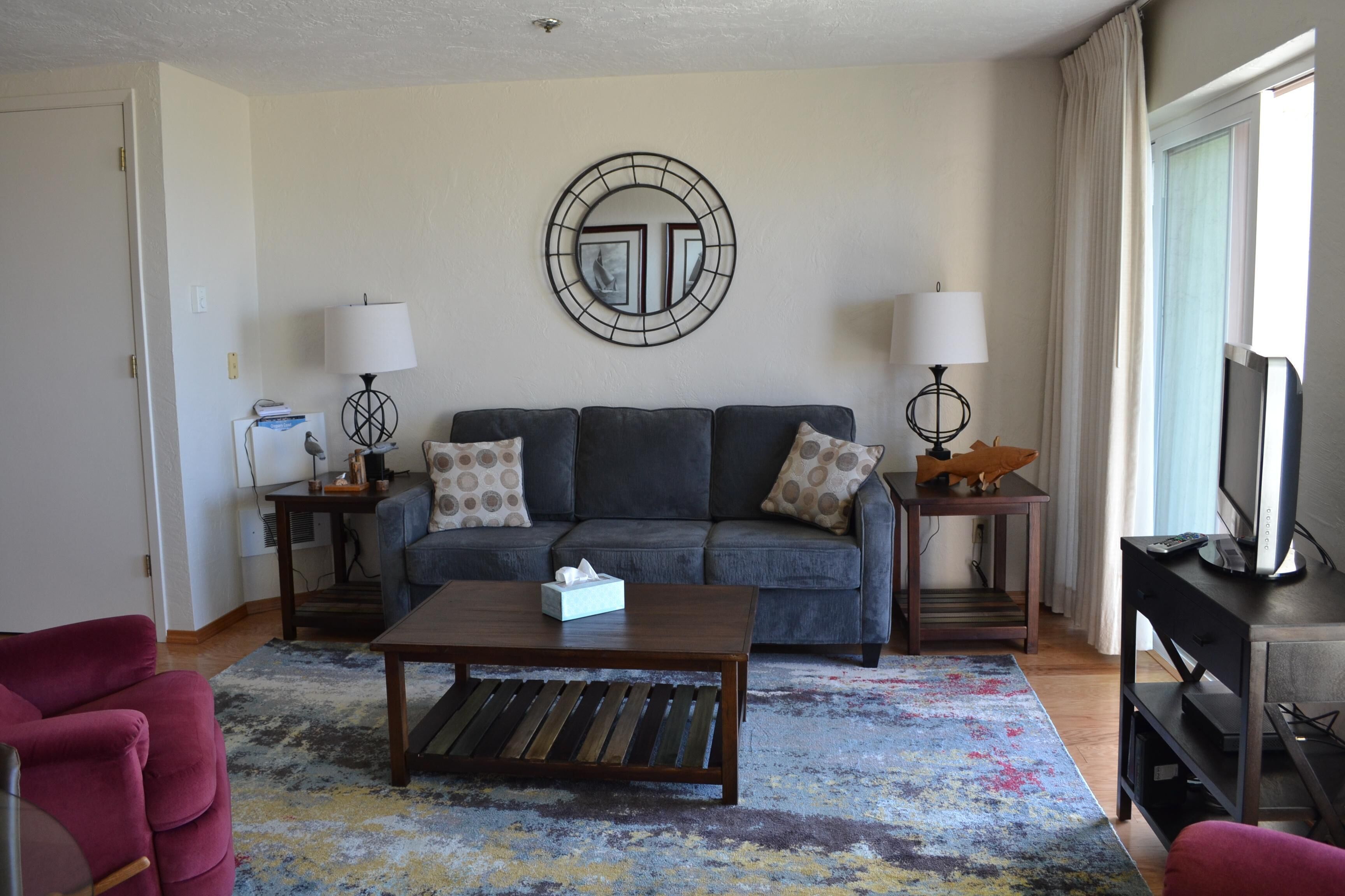 Apartment, Multiple Beds (ssbc #306) | Living room | Fireplace