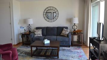 Apartment, Multiple Beds (ssbc #306) | Living room | Fireplace