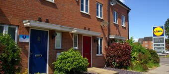 Caspian House (4 Bedrooms) - Serviced Accommodation