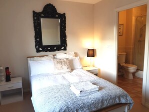 4 bedrooms, WiFi - Caspian House (4 Bedrooms) - Serviced Accommodation (Grimsby)