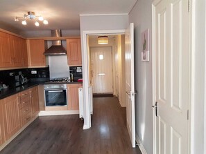 Dining tables - Caspian House (4 Bedrooms) - Serviced Accommodation (Grimsby)