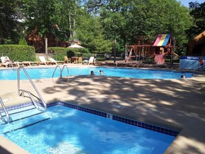 Piscine intérieure, piscine extérieure