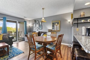 Dining - Deluxe Golf Condo at Pointe Royale Resort, Sleeps 8, Resort Amenities and Ticket Discounts! (Branson)